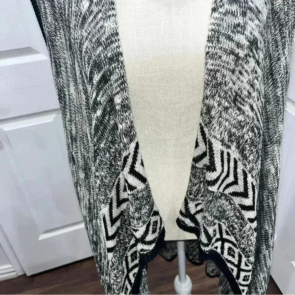 Absolutely Famous plus size, sleeveless, open front, open knit, sweater - Picture 9 of 11